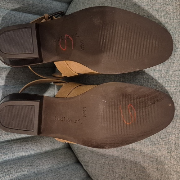 Womans Tan Suede Ankle Boots - Picture 6 of 7